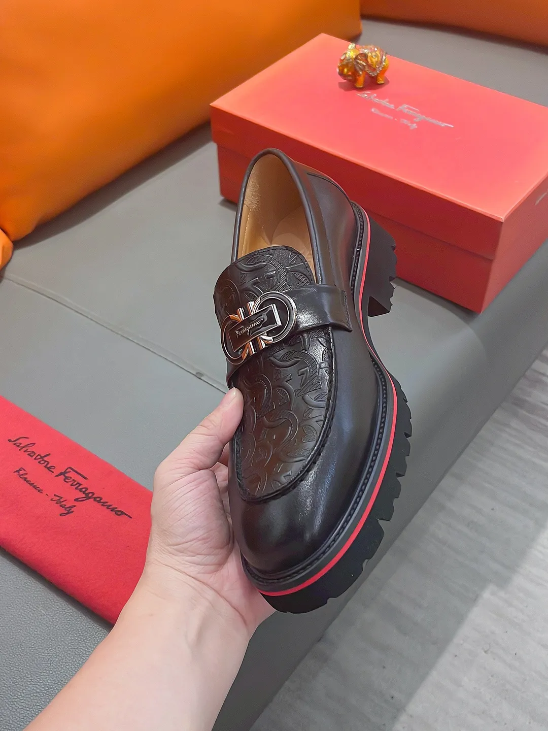 Men's shoes FERRAGAMO "Ferragamo" P540 Regular size: 39-44 (38, 45, 46, 47 customized) (suit shoes) Product materials: Selected first-layer cowhide upper, imported sheepskin lining; original outsole.